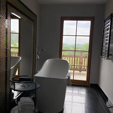 Palac Na Wodzie & 4* Еленя-Гура