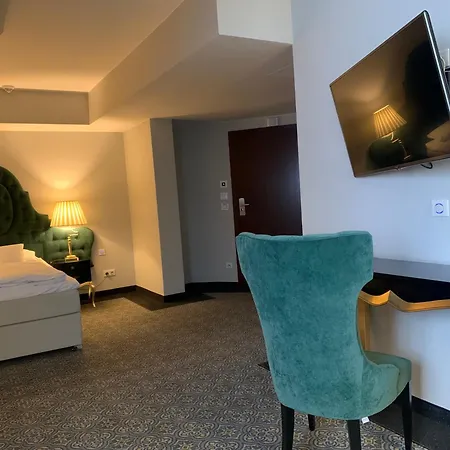 Palac Na Wodzie & Еленя-Гура