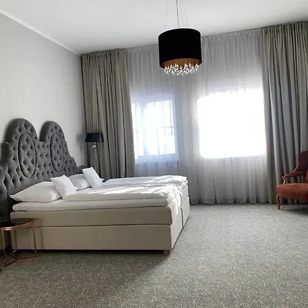 Palac Na Wodzie & 4*