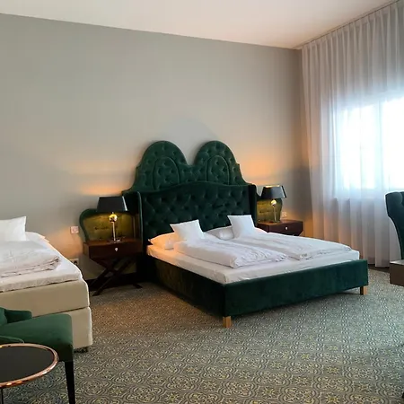 Palac Na Wodzie & 4*