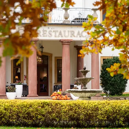 Palac Na Wodzie & Апарт-отель Еленя-Гура