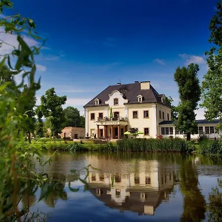 Palac Na Wodzie & 4*