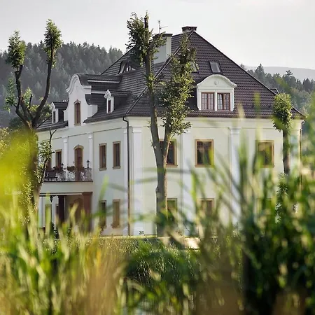 Palac Na Wodzie & Еленя-Гура