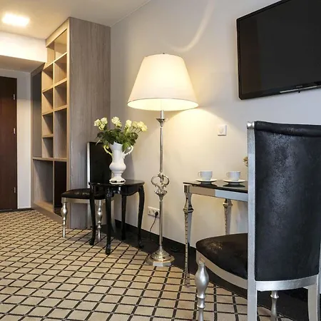 Aparthotel Palac Na Wodzie & 4*