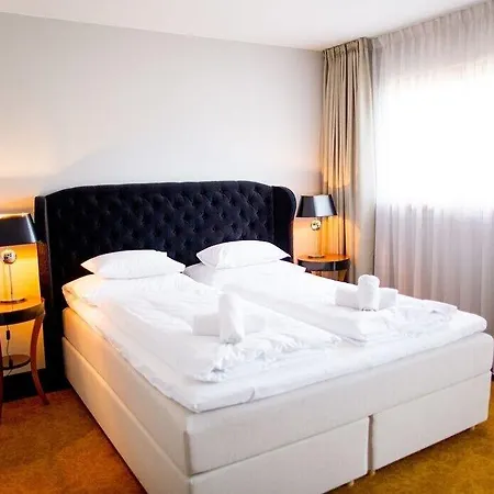 Palac Na Wodzie & 4*