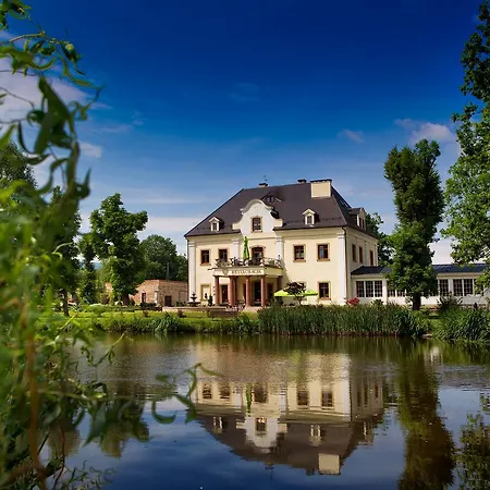 Apartahotel Palac Na Wodzie & Jelenia Góra