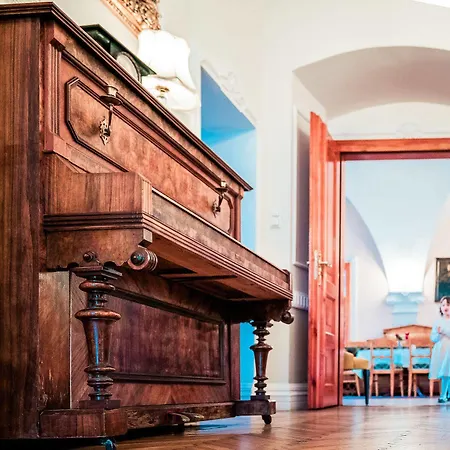 Palac Na Wodzie & Апарт-отель Еленя-Гура