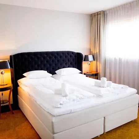 Palac Na Wodzie & Еленя-Гура