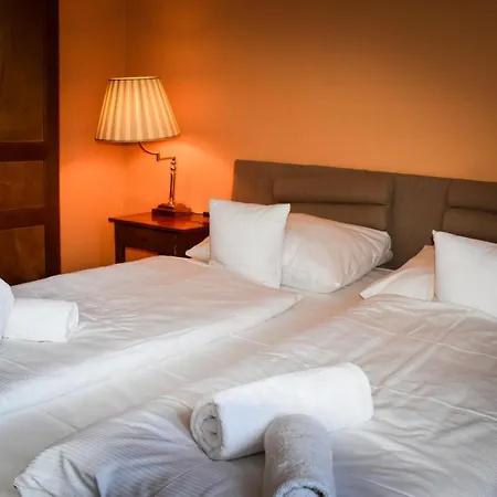 Palac Na Wodzie & 4*