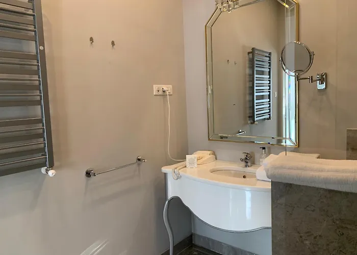 Palac Na Wodzie & Apartahotel Jelenia Góra