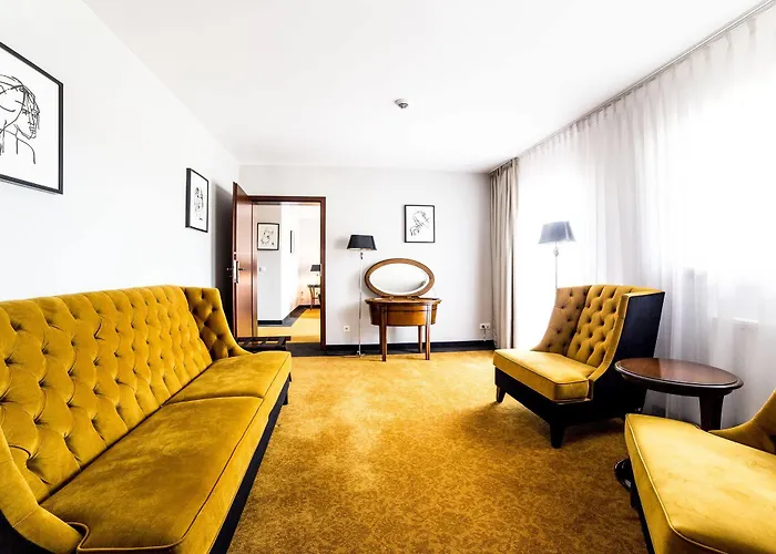 Palac Na Wodzie & 4*